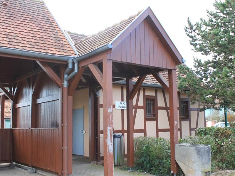 Toilettes publiques - Place de la Batteuse