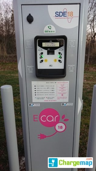 Borne de recharge pour voitures électriques - Ennordres - La Surprise