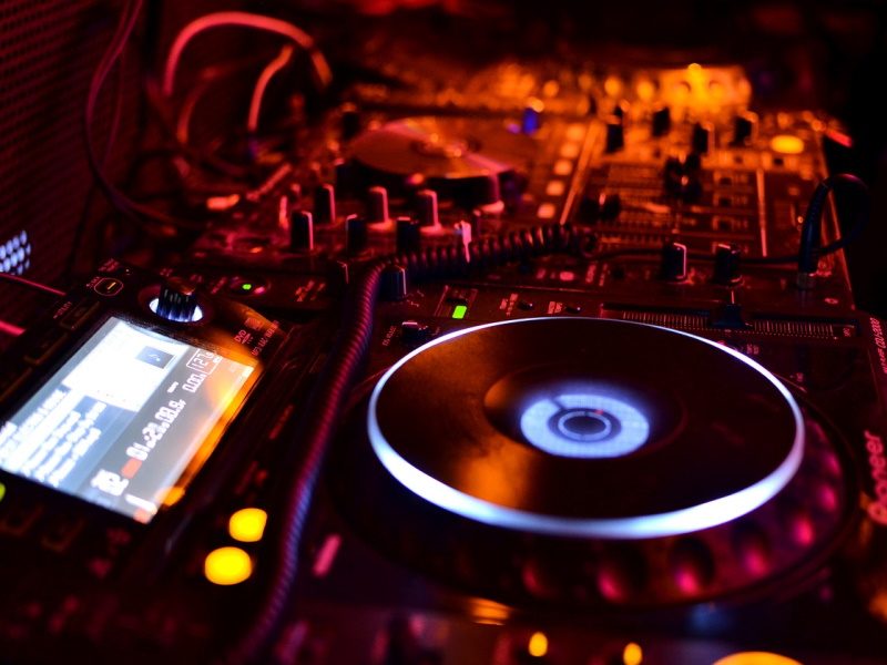 RAMENE TES VINYLES