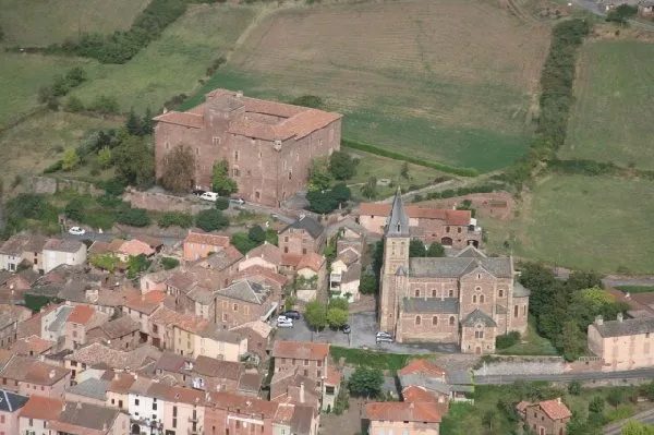 Château de Saint-Izaire et Musée de l'archerie (groupes)