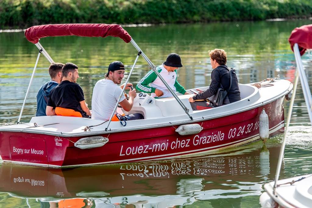 Bateaux électriques à Bogny-sur-Meuse