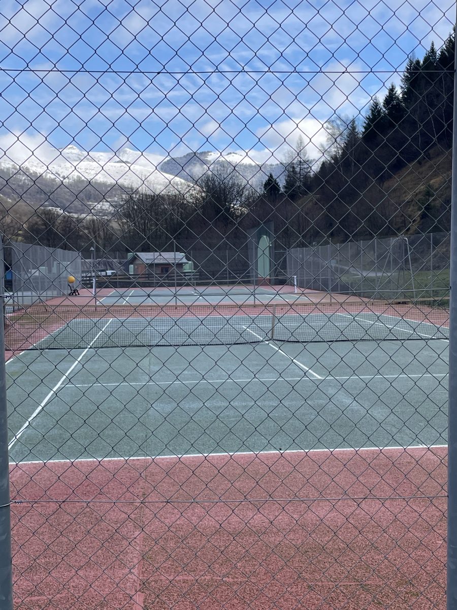 TERRAIN DE TENNIS