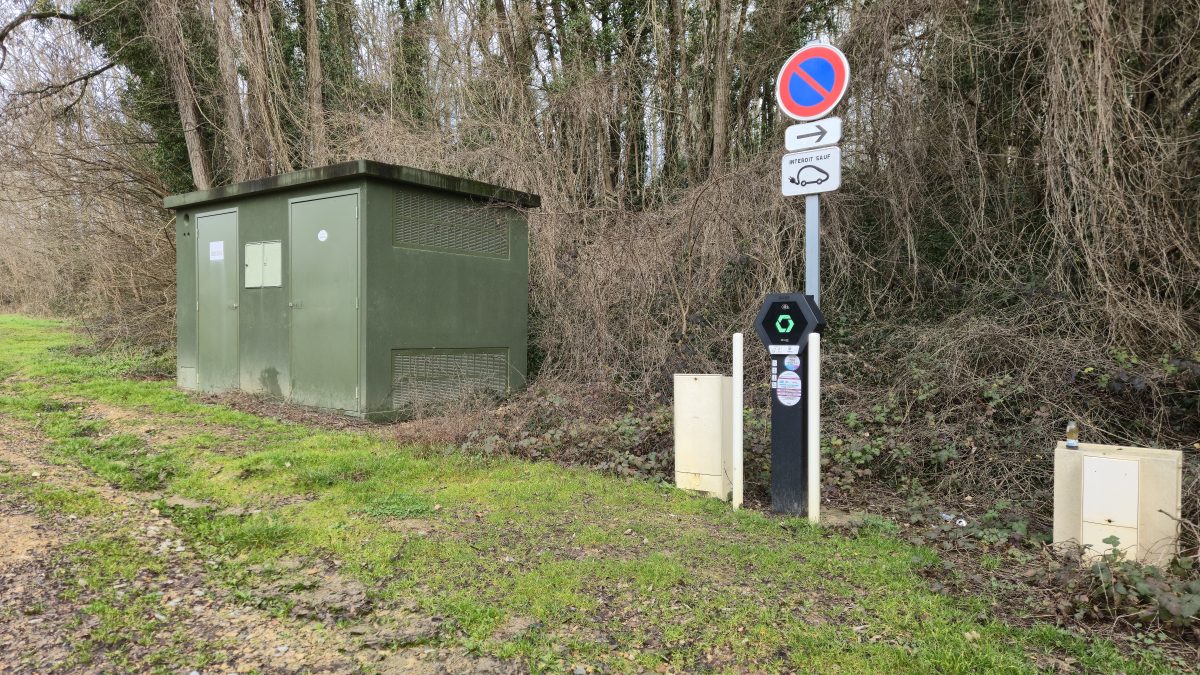 Borne de recharge pour voitures électriques - Apremont-sur-Allier - Belvedere - modulo