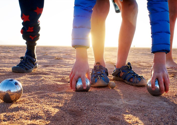 Sport en familles : Pétanque sur la plage
