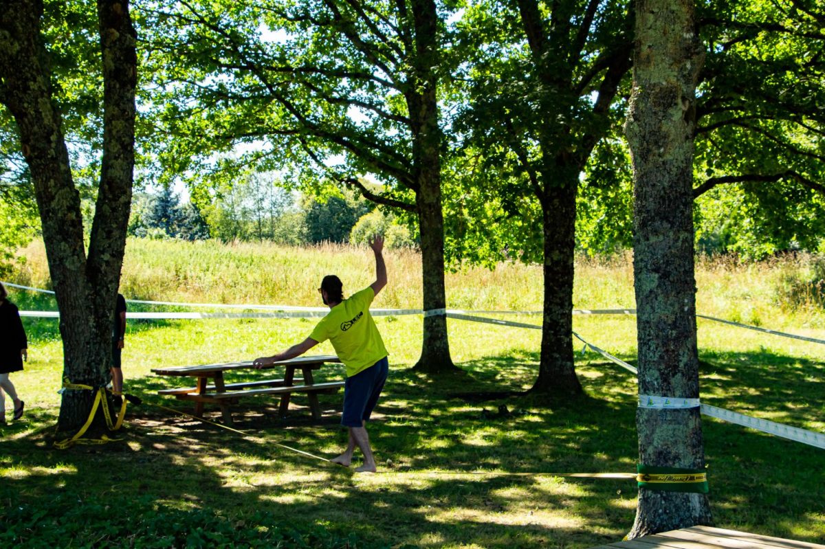 Slack-line, base de loisirs de Saint-Victurnien