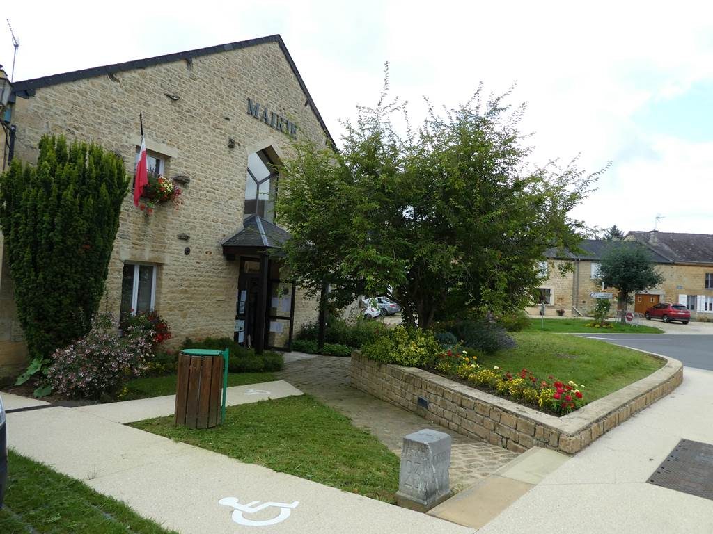 WARNECOURT, Village fleuri "3 Fleurs"