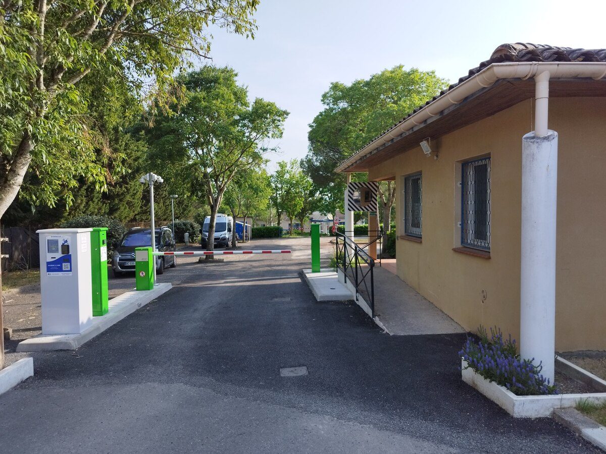 CAMPING-CAR PARK - AIRE CANAL DU MIDI