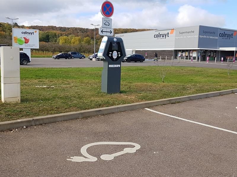 Borne de recharge pour véhicule électrique