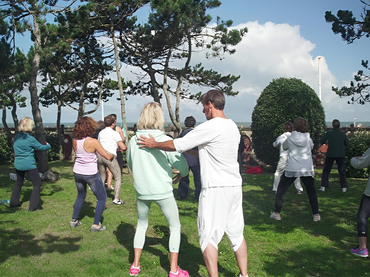 Qi Gong sur la plage de Deauville
