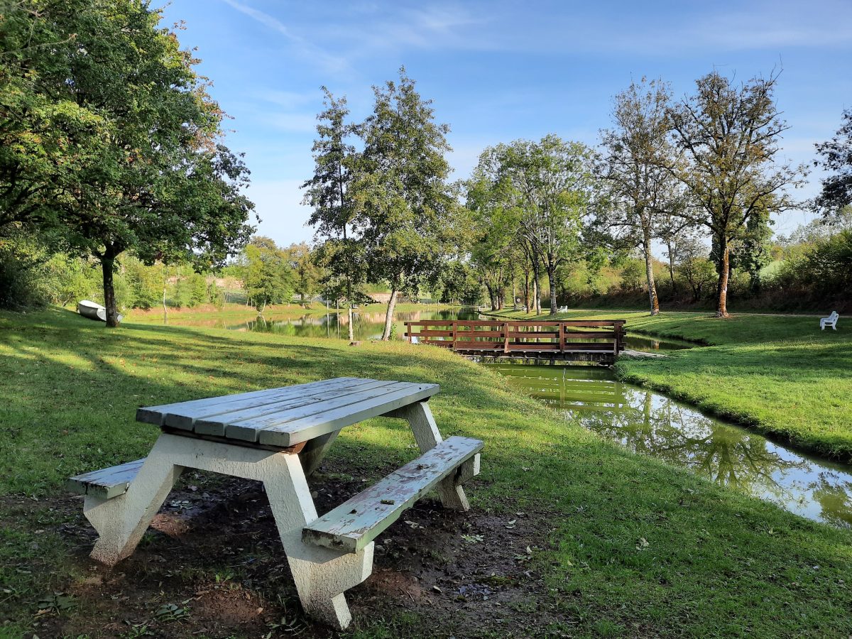 Espace de détente et de pique nique au Lac de Boutanes