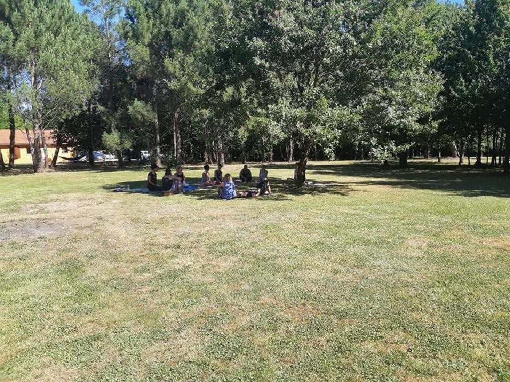 Yoga dans le jardin