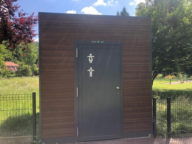 Toilettes publiques : Aire de jeux