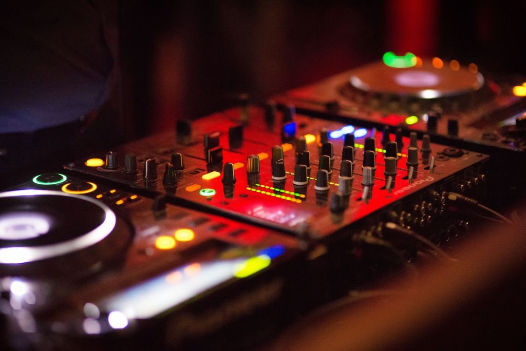 DJ DYLAN