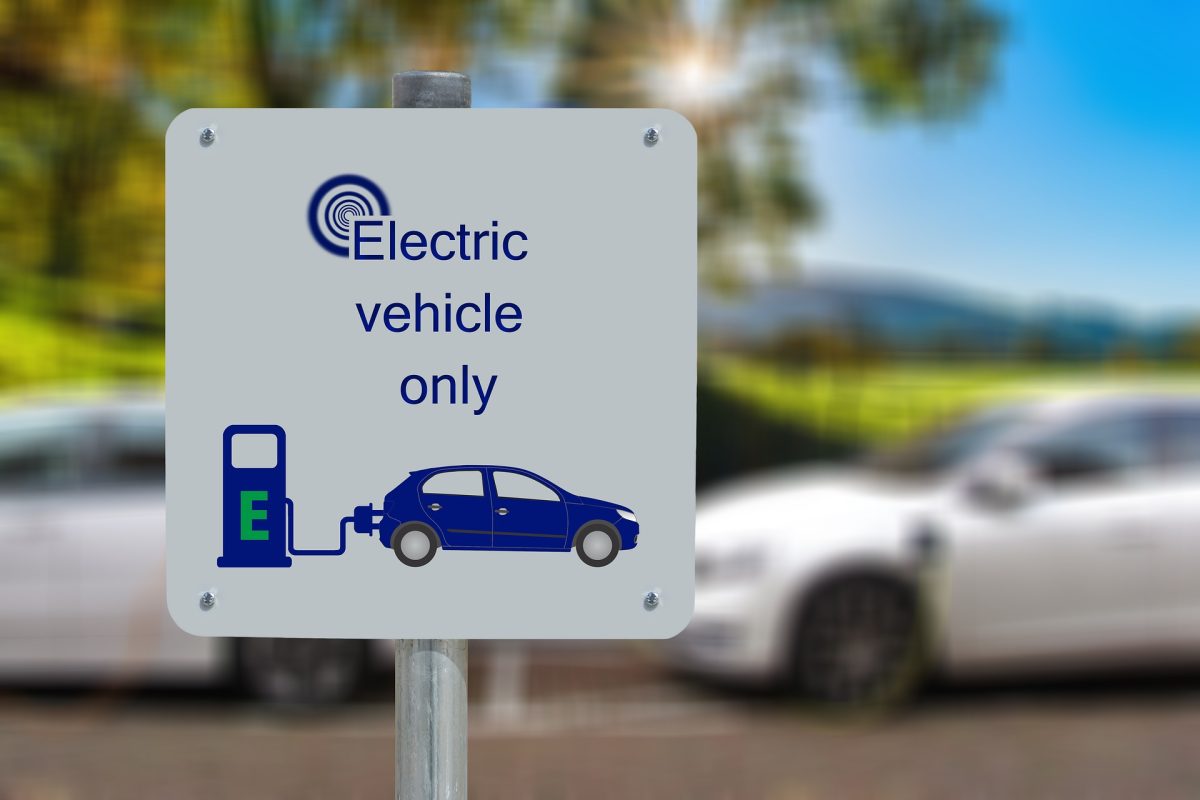 Borne de charge électrique pour véhicule E. Leclerc