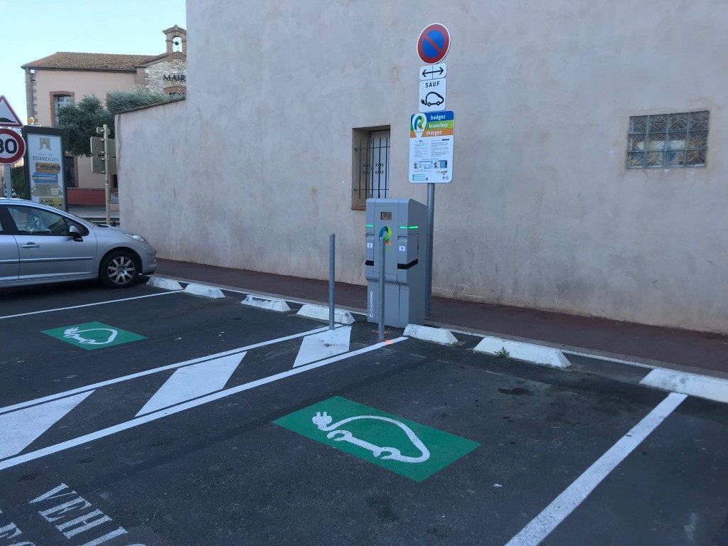 BORNE DE RECHARGE VEHICULES ELECTRIQUE - TORREILLES VILLAGE