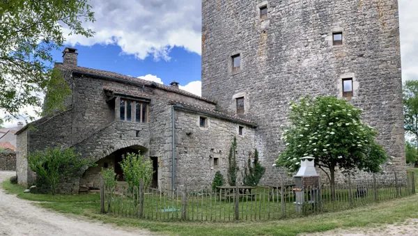 Gîte d'étape et de séjour de la Tour du Viala du Pas de Jaux (groupes)