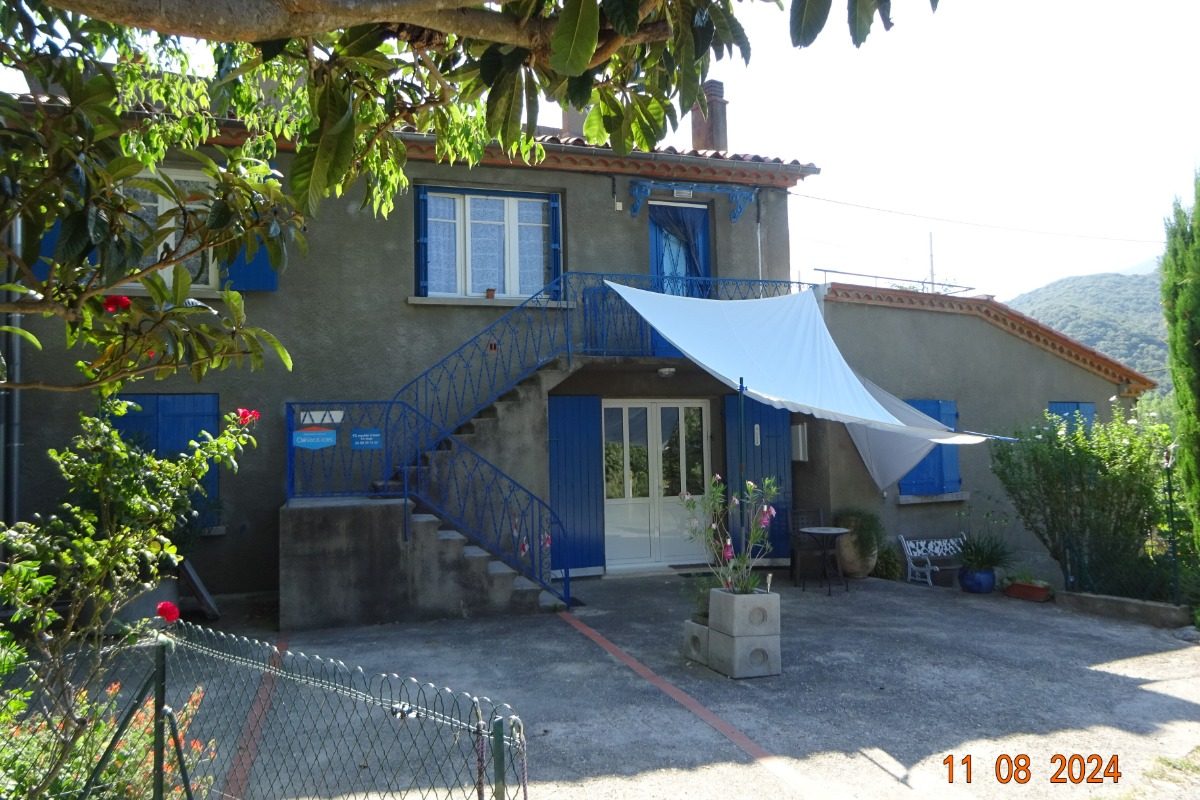 LES VOLETS BLEUS