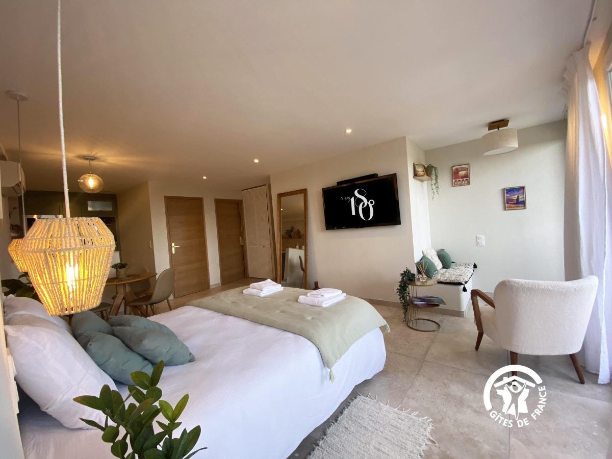 STUDIO 180°