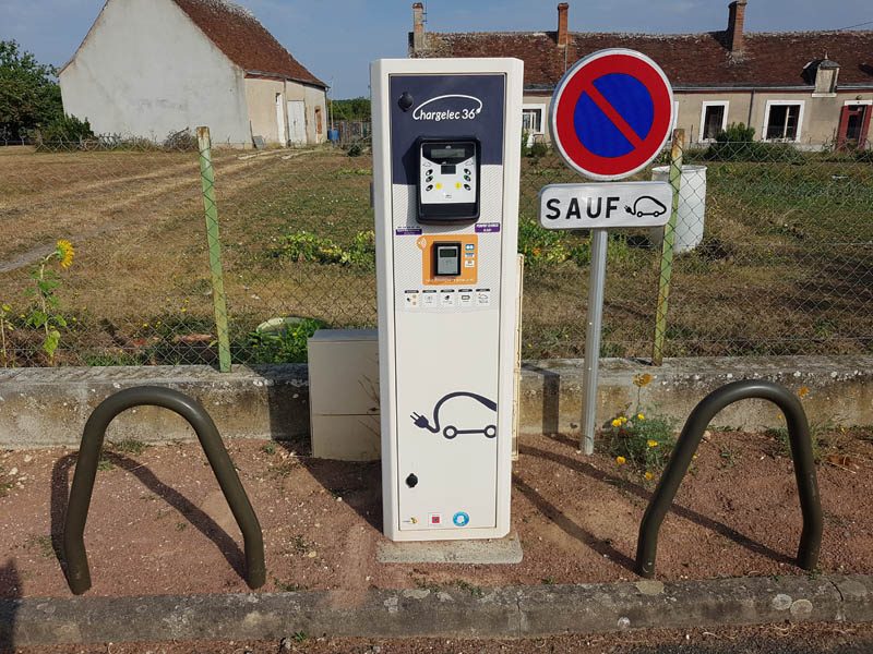 Borne de charge électrique pour voiture