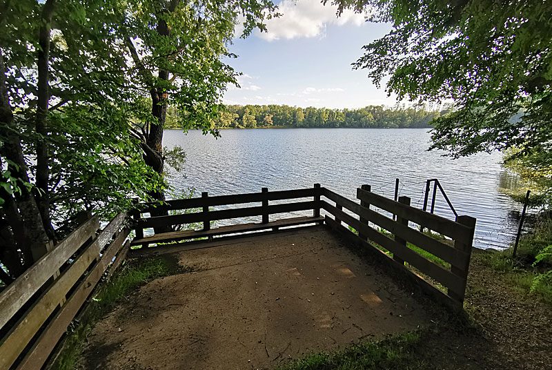 Poste de Pêche pour personnes en situation de handicap au lac de Charmes