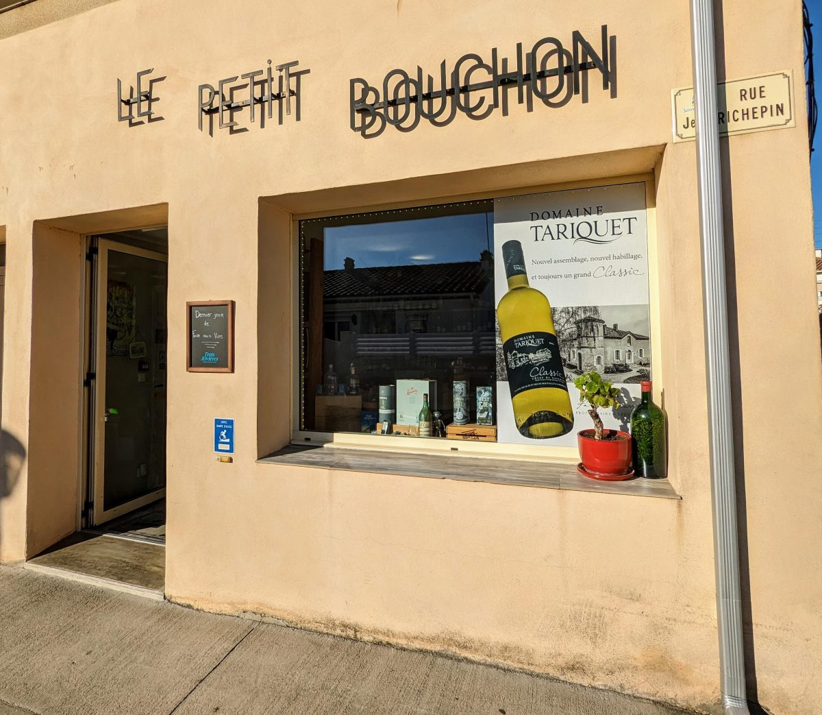 AU PETIT BOUCHON