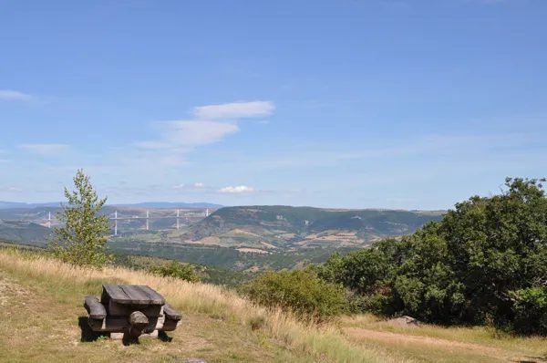 Aire de Vision du Viaduc de Millau - Montjaux