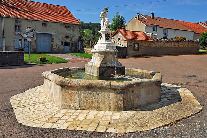 Fontaine à l'enfant de Chauffourt