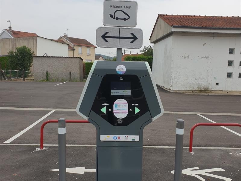 Borne de recharge pour véhicule électrique