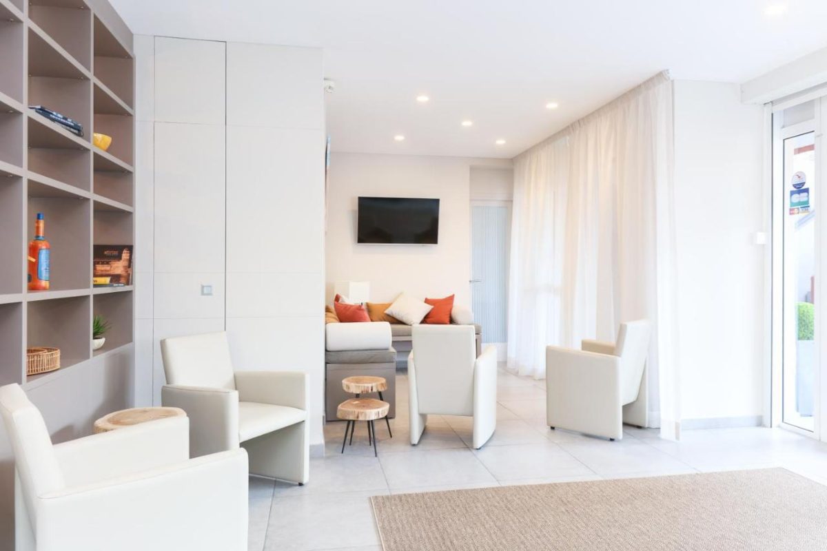 HOTEL MEDITERRANEE