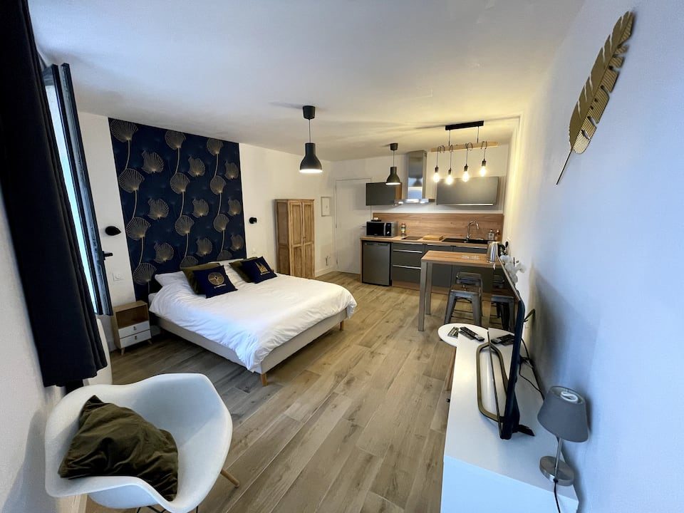 Studio central, parking, lit Queen size par ALP Chartres
