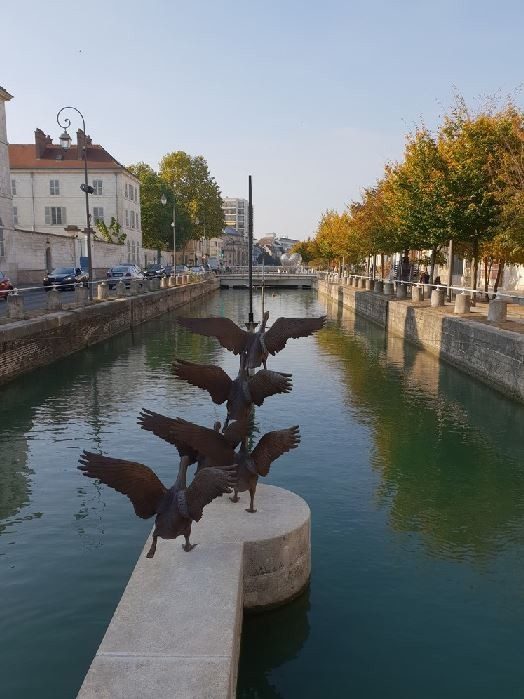 « Attendez-moi »