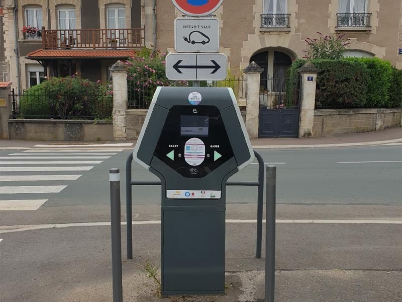 Borne de recharge pour véhicule électrique