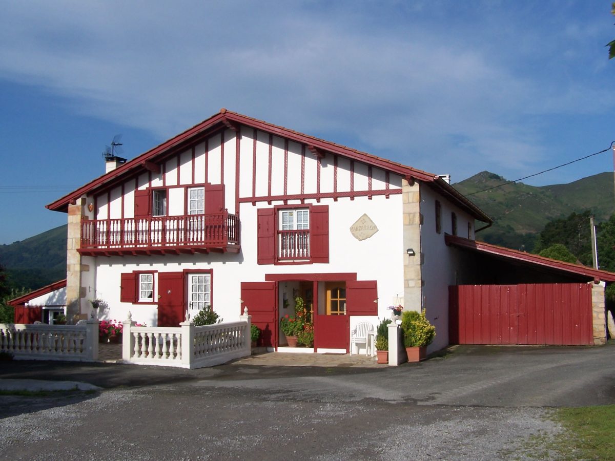 LARZABALEA