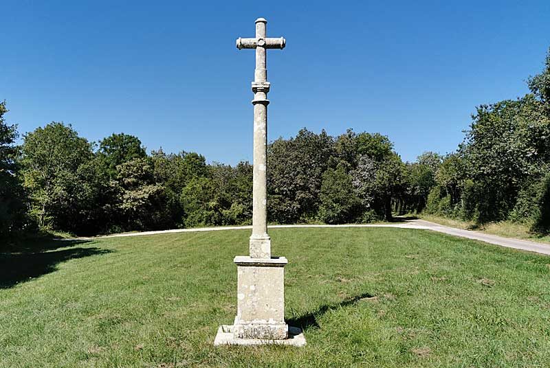 Croix de la montagne à Verseilles-le-Haut