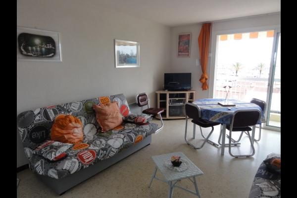 APPARTEMENT VUE SUR MER ET PORT T2
