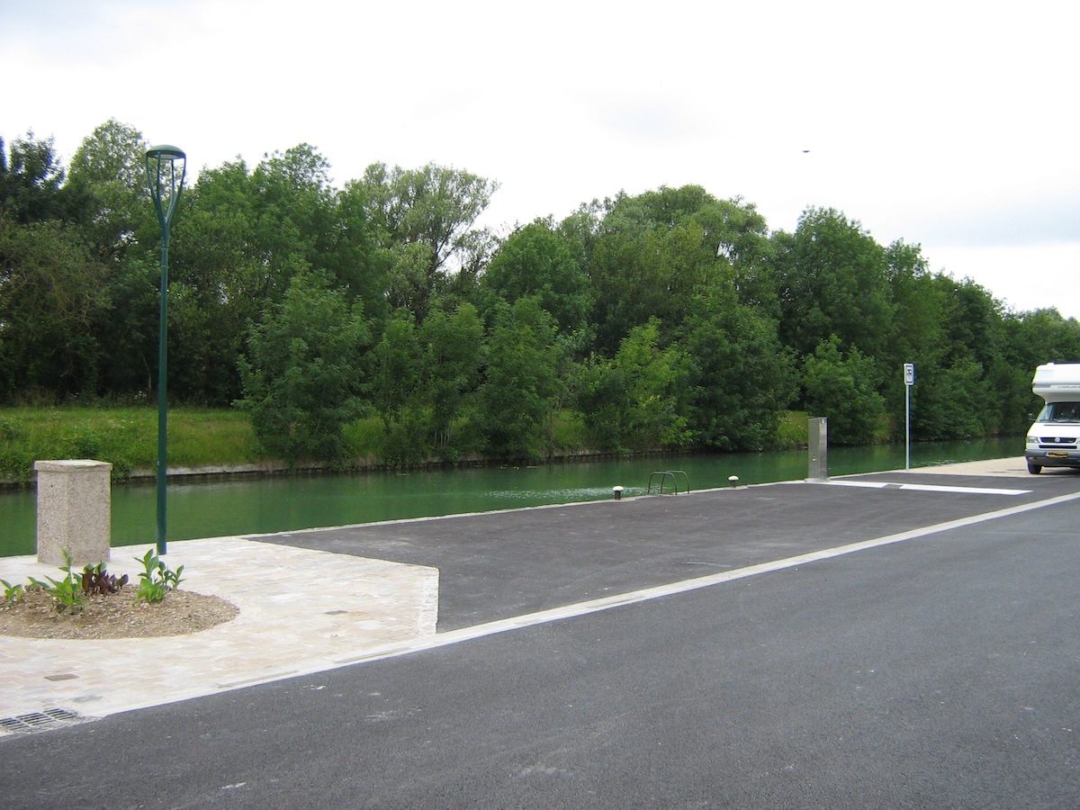 Aire de service et de  stationnement