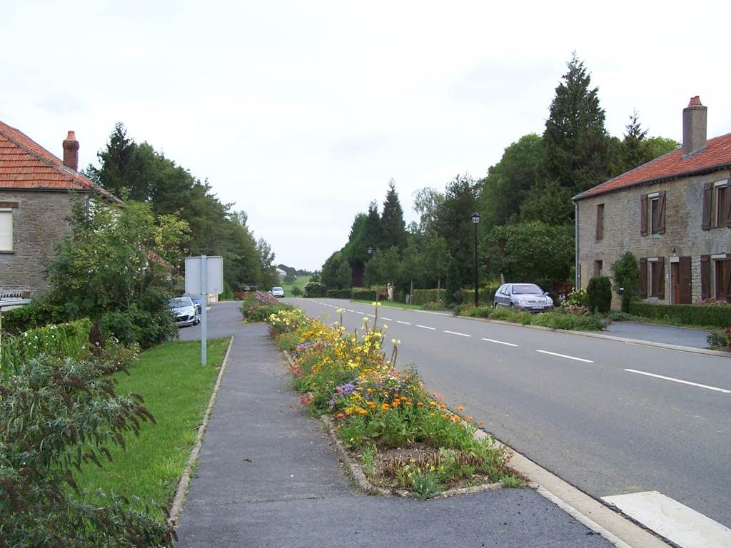 MONDIGNY, Village Fleuri "2 Fleurs"