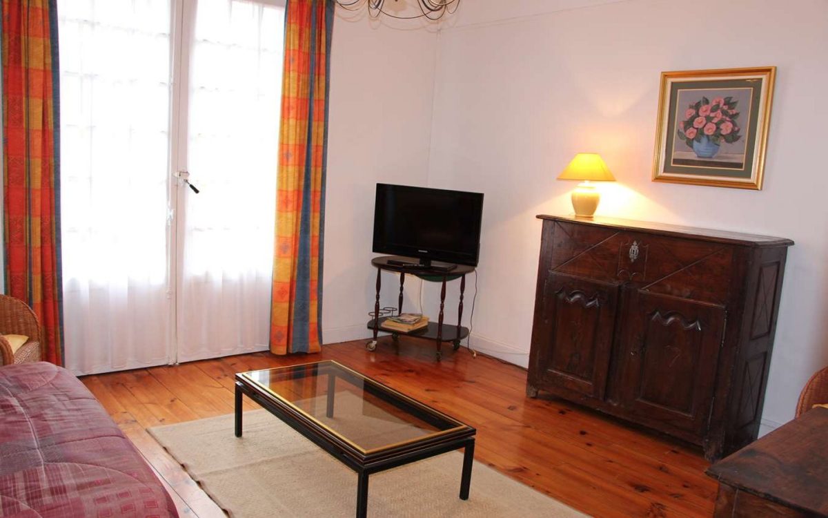 Cam 109 - Location Theresaenia - M. Bru