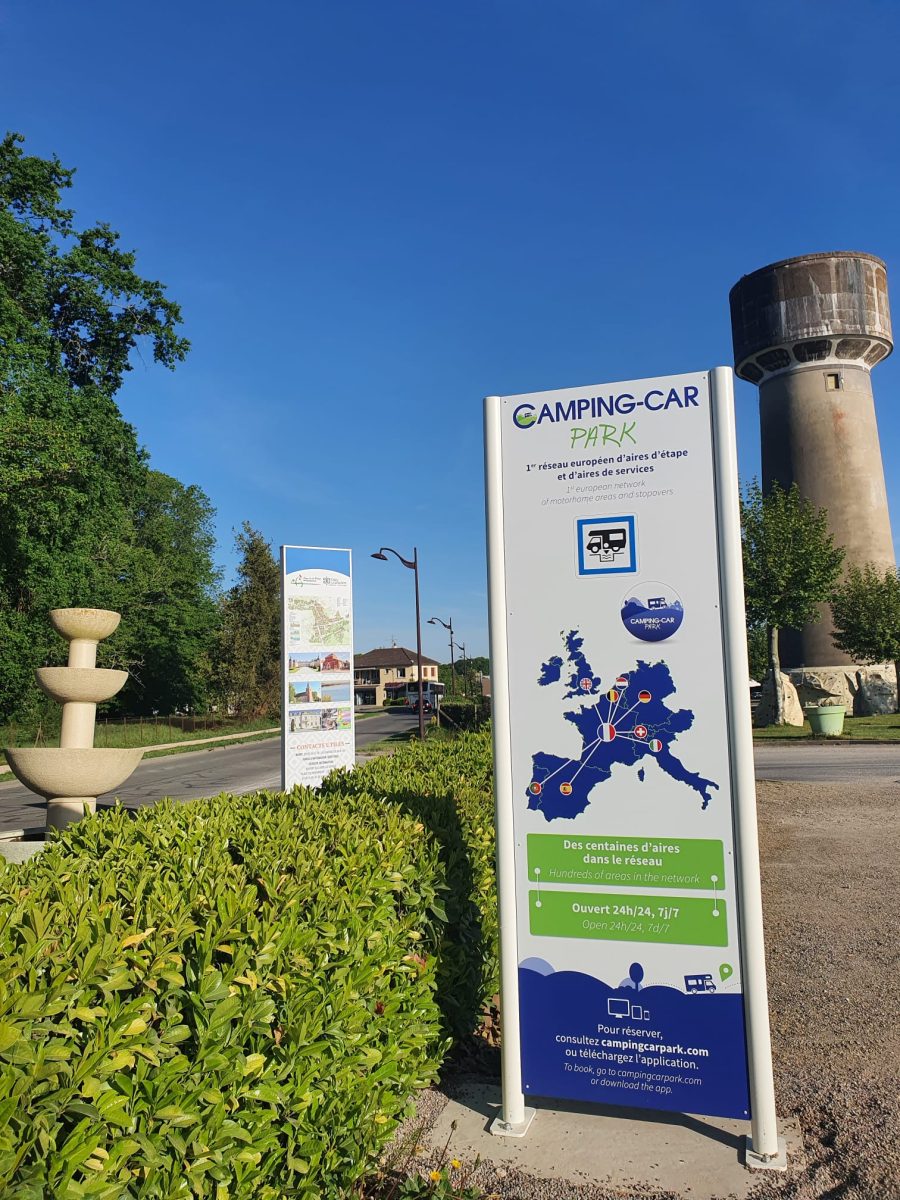Aire de service et de stationnement pour les campings-cars