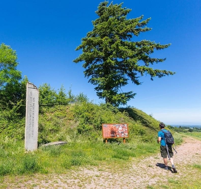 Le monument de la Côte 425