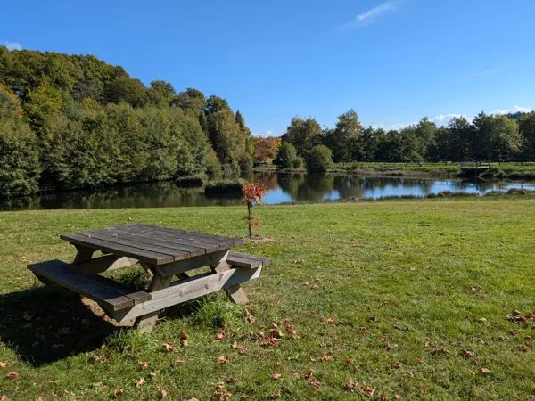 Aire de pique-nique du plan d'eau du Nayrac