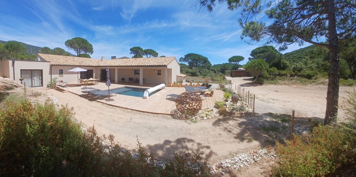 VILLA MOUREZEVA