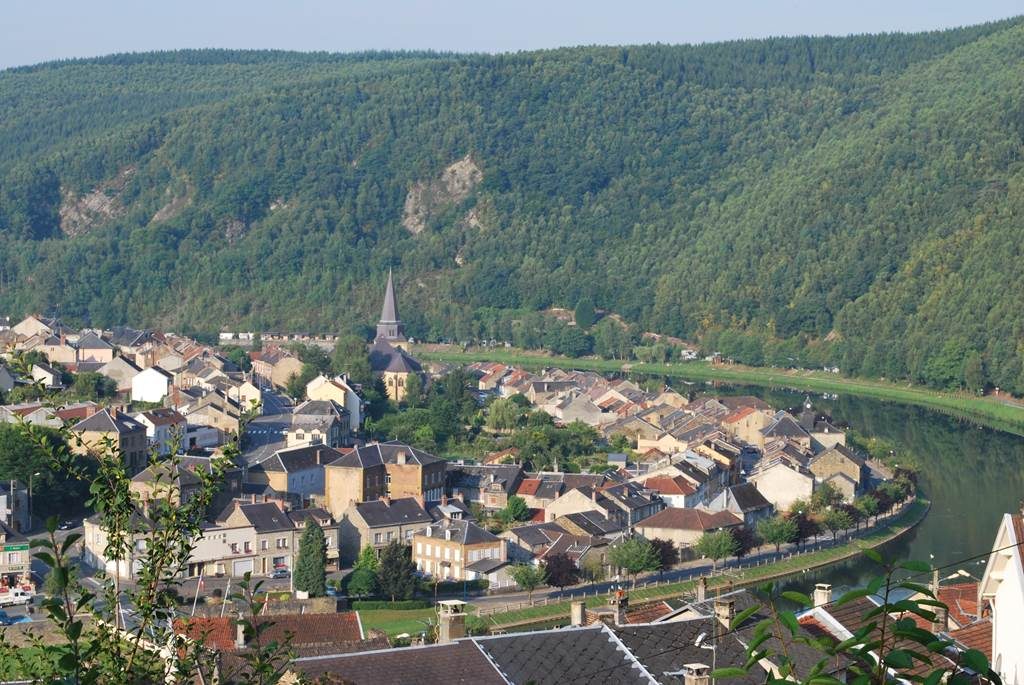 MONTHERME, Ville Fleurie "2 Fleurs"