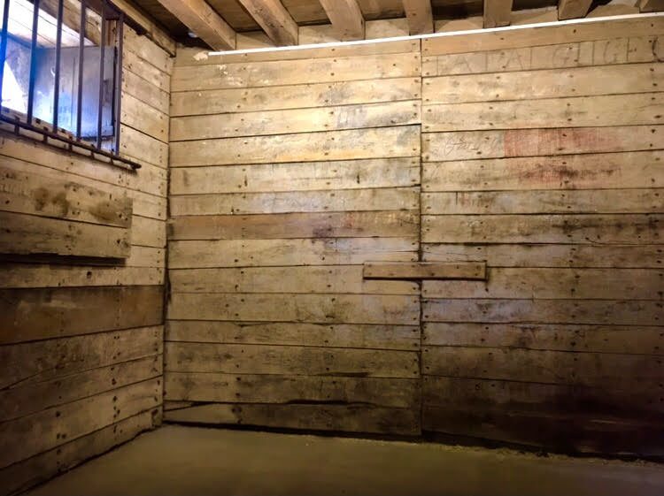 Prison d'étape
