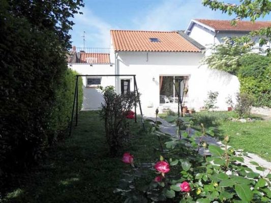 GÎTE FAMILIAL "LES ACACIAS" AVEC 3 TERRASSES ET JARDIN, GARAGE DANS TOULOUSE