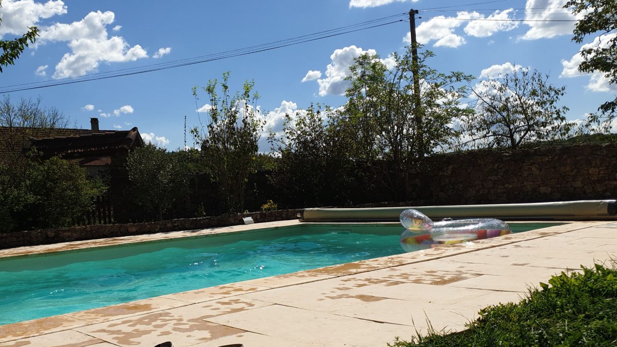 Grange rénovée avec piscine sur la vallée du Cédé