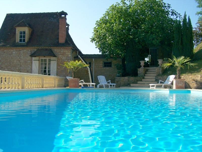 Conty avec piscine pruvée à côté de Sarlat