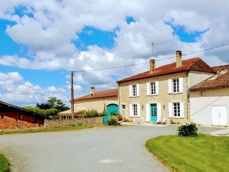 Aire de camping-car du Château Les Maubats