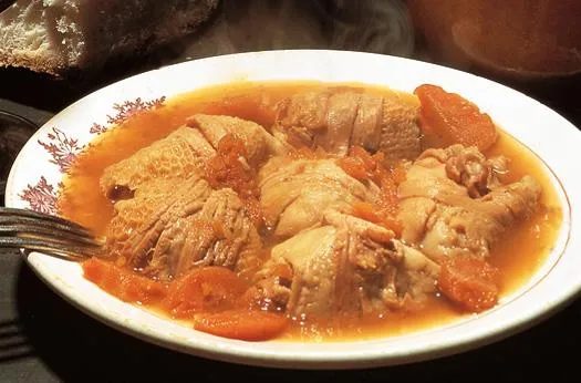 Petit déjeuner aux tripous et tête de veau