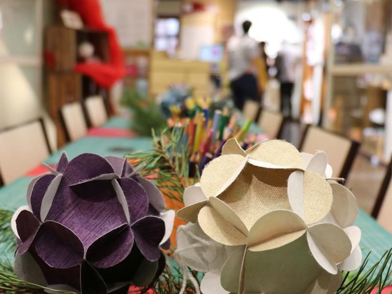 Atelier de Noël : Fabrication d’une boule de Noël en papier (à partir de 9 ans)